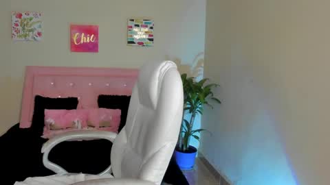 Sarah Ramirez online show from 02.25.25