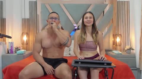 Snapshot of saraandjhony chatting on 01.17.25 saraANDyoni online show from 01.17.25