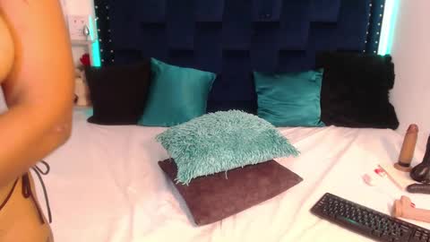 SARAHGIL online show from 03.12.25