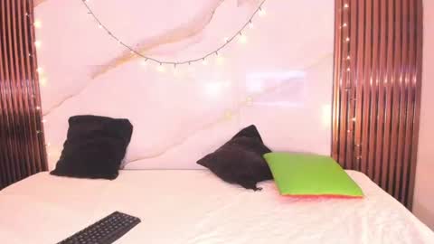 SARAHGIL online show from 07.12.26