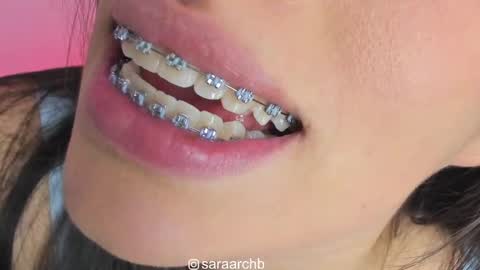 Snapshot of saraarchbould chatting on 10.28.25 Sara online show from 10.28.25