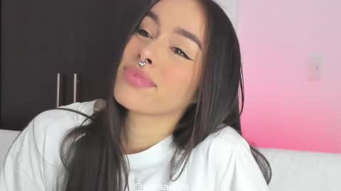 Snapshot of saraarchbould chatting on 10.31.25 Sara online show from 10.31.25