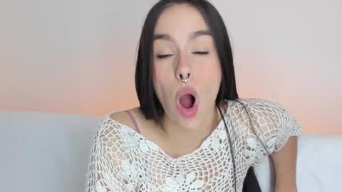 Snapshot of saraarchbould chatting on 12.19.25 Sara online show from 12.19.25