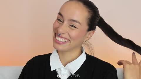 Snapshot of saraarchbould chatting on 05.18.26 Sara online show from 05.18.26