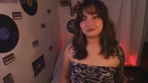 Snapshot of sarah_cuteeyes chatting on 03.27.26 Sara online show from 03.27.26