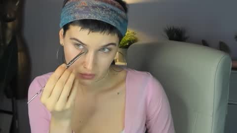 Snapshot of sarah_desire01 chatting on 10.21.25 Sarah online show from 10.21.25