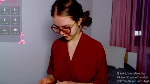 Snapshot of sarah_hs chatting on 04.26.26 Sarah online show from 04.26.26