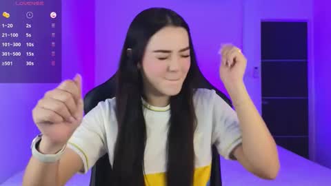 Snapshot of sarah_swtt chatting on 10.12.25 - next broadcast 28 nov 7 pm Col online show from 10.12.25