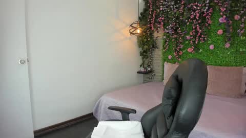 Sarah Deyvis online show from 02.20.26