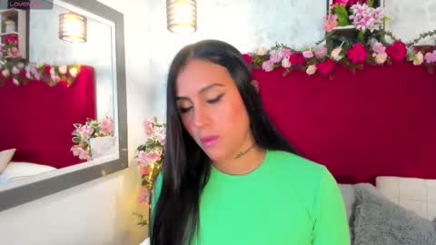 Snapshot of sarahescobarr chatting on 09.29.25 sara online show from 09.29.25