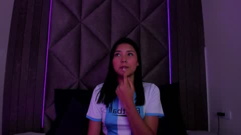 Snapshot of sarahevans__ chatting on 01.15.25 Sarah Evans online show from 01.15.25