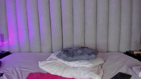 Snapshot of sarahevans__ chatting on 01.16.25 Sarah Evans online show from 01.16.25