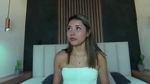 Snapshot of sarahevans__ chatting on 02.24.25 Sarah Evans online show from 02.24.25