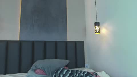 Snapshot of sarahevans__ chatting on 03.12.25 Sarah Evans online show from 03.12.25