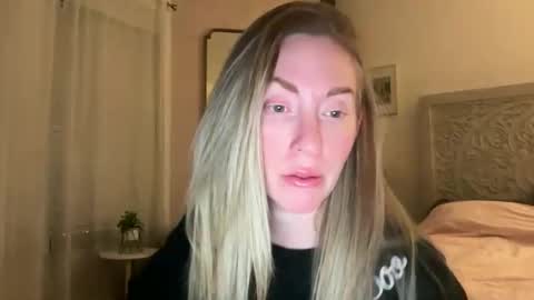 Snapshot of sarahgiroux86 chatting on 04.15.26 Sarah online show from 04.15.26