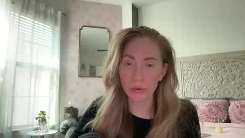 Snapshot of sarahgiroux86 chatting on 04.28.26 Sarah online show from 04.28.26