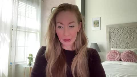 Snapshot of sarahgiroux86 chatting on 04.30.26 Sarah online show from 04.30.26