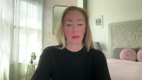 Snapshot of sarahgiroux86 chatting on 05.10.26 Sarah online show from 05.10.26
