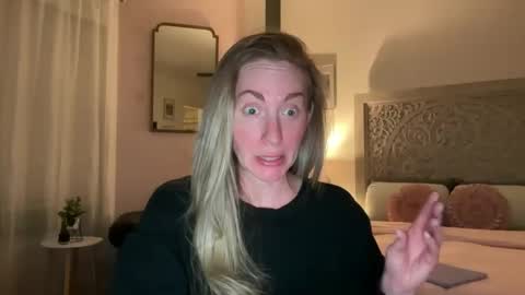 Snapshot of sarahgiroux86 chatting on 05.13.26 Sarah online show from 05.13.26