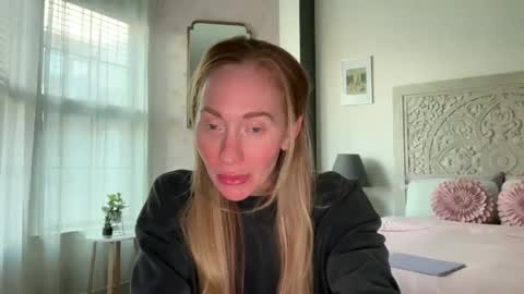 Snapshot of sarahgiroux86 chatting on 05.14.26 Sarah online show from 05.14.26
