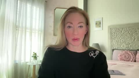Snapshot of sarahgiroux86 chatting on 05.24.26 Sarah online show from 05.24.26
