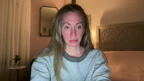 Snapshot of sarahgiroux86 chatting on 06.14.26 Sarah online show from 06.14.26
