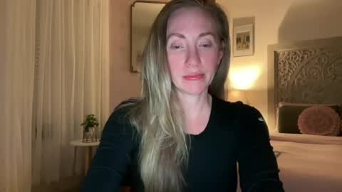 Snapshot of sarahgiroux86 chatting on 06.15.26 Sarah online show from 06.15.26