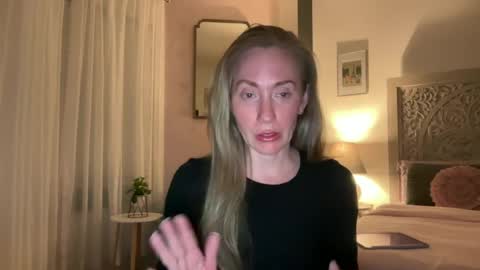 Snapshot of sarahgiroux86 chatting on 06.16.26 Sarah online show from 06.16.26