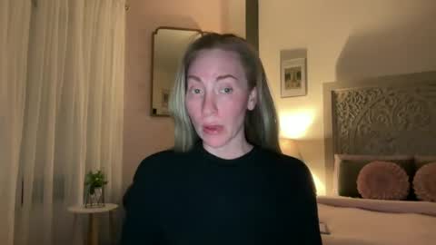 Snapshot of sarahgiroux86 chatting on 06.19.26 Sarah online show from 06.19.26