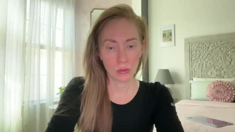 Snapshot of sarahgiroux86 chatting on 06.20.26 Sarah online show from 06.20.26
