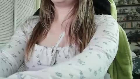 Snapshot of sarahmummy chatting on 02.15.26 Sarah online show from 02.15.26