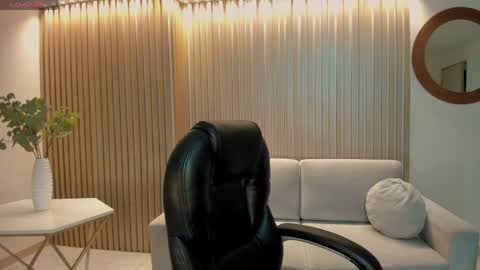 Sarah  independent model online show from 04.01.26