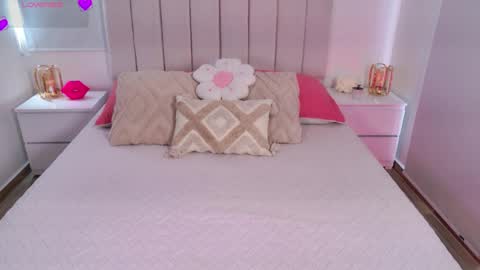 Sara jones   online show from 04.11.26