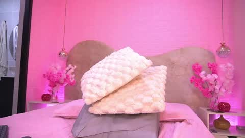 Snapshot of sarak_ chatting on 05.22.26 Sara online show from 05.22.26