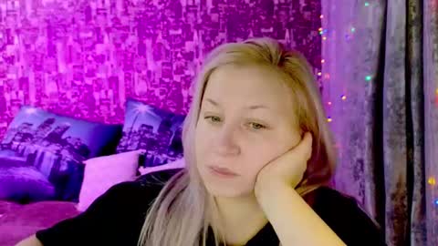 Snapshot of sarakatherin chatting on 12.23.24 Sara online show from 12.23.24