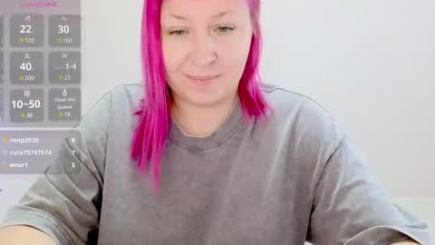 Snapshot of sarakatherin chatting on 01.10.25 Sara online show from 01.10.25