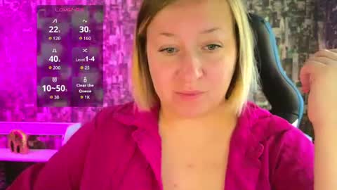 Snapshot of sarakatherin chatting on 06.17.26 Sara online show from 06.17.26