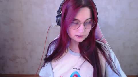 Snapshot of sarakinski chatting on 05.25.26 Sara online show from 05.25.26