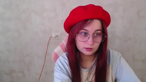 Snapshot of sarakinski chatting on 05.28.26 Sara online show from 05.28.26
