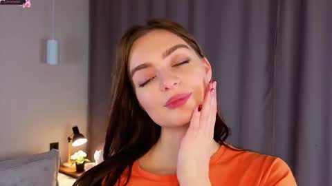 Snapshot of sarakinsly chatting on 11.28.25 Rosie online show from 11.28.25