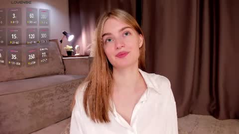 Snapshot of sarakinsly chatting on 06.19.26 Rosie online show from 06.19.26