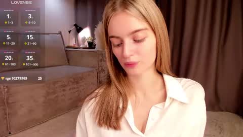 Snapshot of sarakinsly chatting on 07.18.26 Rosie online show from 07.18.26