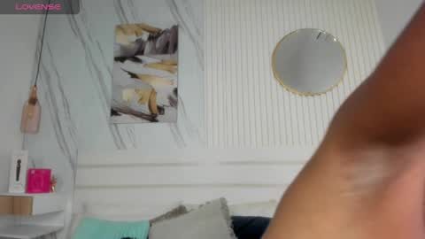 Sara Lewis online show from 06.01.26