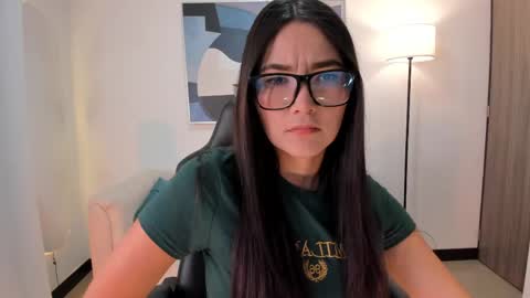 I am Sara  online show from 05.21.26