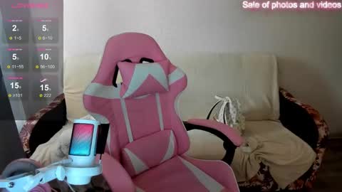 Snapshot of saraxray chatting on 09.21.25 Sara online show from 09.21.25