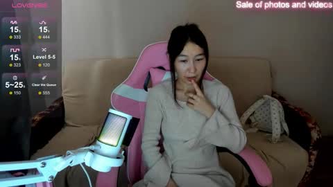 Snapshot of saraxray chatting on 09.22.25 Sara online show from 09.22.25