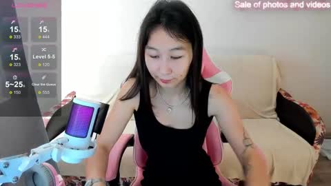 Snapshot of saraxray chatting on 09.27.25 Sara online show from 09.27.25