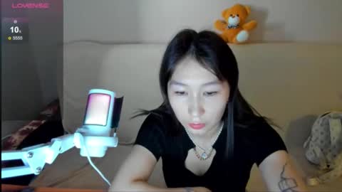 Snapshot of saraxray chatting on 10.30.25 Sara online show from 10.30.25