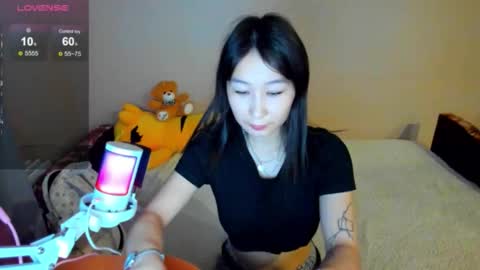 Snapshot of saraxray chatting on 11.06.25 Sara online show from 11.06.25