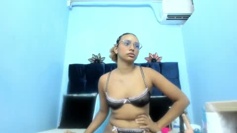 Snapshot of saray_sexy_love chatting on 06.27.26 saray_sexy_love online show from 06.27.26